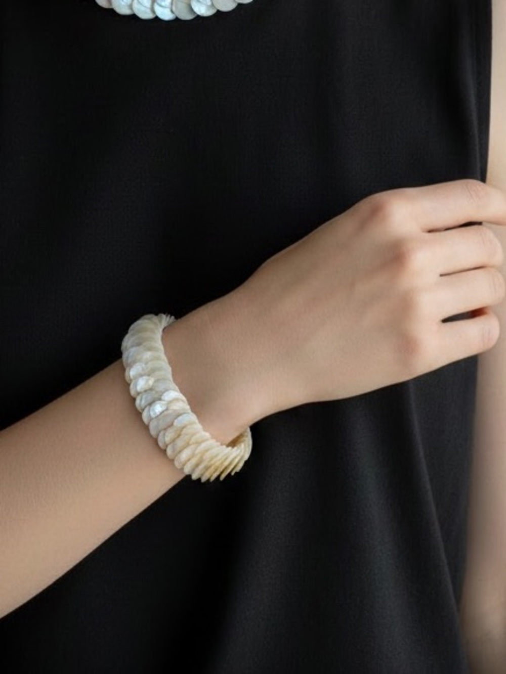 Iridescent Shell Disc Bracelet - White